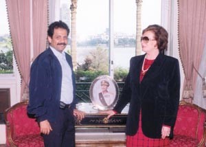 مبارز مع جيهان السادات