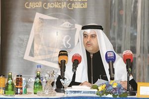 ماضي الخميس ملقيا كلمته
