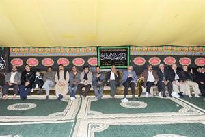 جانب من الحضور يتابع خطبة عن الامام الحسين	 متين غوزال﻿