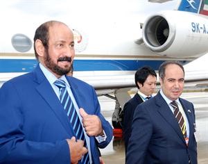 دمحمد العفاسي لدى وصوله الى اوساكا وفي استقباله السفير عبدالرحمن العتيبي
