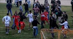 لاعبو الساحل يتعرضون للضرب من مشجعي الاخاءالسفير اللبنانية