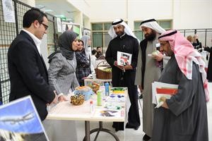 دوائل الحساوي خلال جولة في المعرض﻿