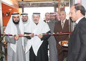دالدويهيس والعتيبي يقصان الشريط ايذانا بافتتاح المهرجان﻿