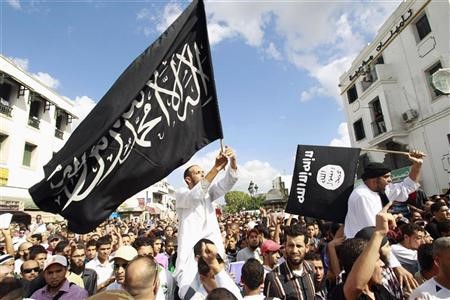 مواجهات علمانية ـ سلفية أمام المجلس التأسيسي التونسي.. وما هو المشهد الذي أبكى الغنوشي؟!
