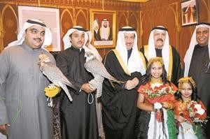 الشيخ جابر المبارك مع السفير الاماراتي حسن الخيال في مقر السفارة الاماراتية﻿