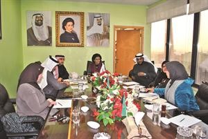 الشيخة فريحة الاحمد ودسعد العنزي خلال الاجتماع﻿