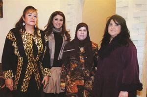 نجلاء النقي مع بعض الحاضرات
