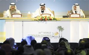 الشيخ حمد بن خليفة ال ثاني متحدثا في الافتتاح بحضور الوزير دمحمد البصيري﻿