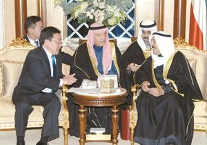صاحب السمو الامير الشيخ صباح الاحمد خلال المباحثات مع الرئيس المنغولي
