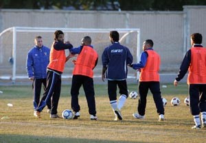 جراح العتيقي يمنع يوسف ناصر من الوصول الى بدر