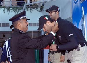 الفريق الشيخ احمد النواف يتوج لاعب الكويت علي عباس﻿