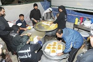تعاون في اعداد الموائد﻿
