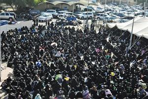 حشود من المواطنات المشاركات في مراسم عاشوراء 	قاسم باشا﻿