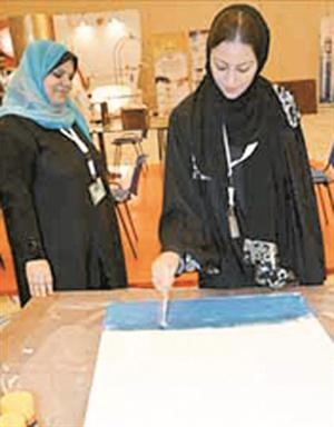 منة شلبي بالعباءة﻿