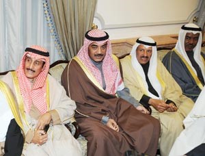 الشيخ مبارك الدعيج والشيخ صباح الخالد والشيخ دابراهيم الدعيج	هاني الشمري
