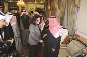 ماشواق المضف تصافح الشيخ ناصر المحمد﻿