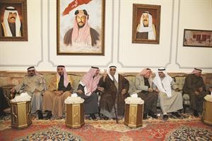 عدد من زائري ديوان سمو الشيخ ناصر المحمد﻿