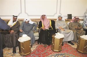 من الحضور في ديوان سمو الشيخ ناصر المحمد﻿