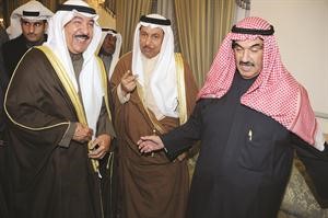 الشيخ جابر المبارك في حديث مع الشيخ جابر العبدالله وسمو الشيخ ناصر المحمد﻿