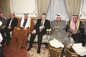 القائم بالاعمال العراقي واحمد الجربا وعدد من الحضور﻿