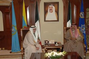 سمو ولي العهد الشيخ نواف الاحمد مستقبلا روضان الروضان﻿