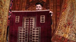 إيران تُدخل التكنولوجيا في صناعة السجاد الفارسي