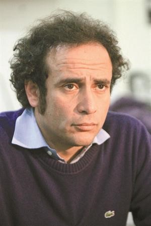 دعمرو حمزاوي﻿