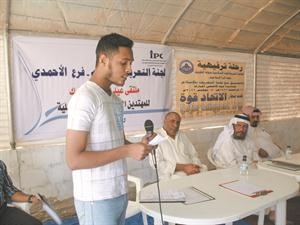 احد المهتدين يلقي كلمته﻿