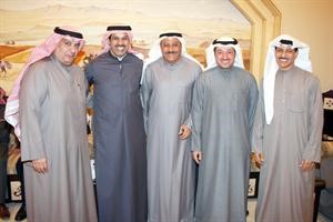 دحمود فليطح متوسطا الزميل مبارك الوقيان وسعد كميل