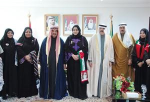 سمو الشيخ ناصر المحمد والحجي مع السفير الخيال واركان السفارة
