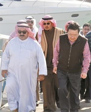 الشيخ ناصر صباح الاحمد يرافق رئيس منغوليا في رحلة بحرية
