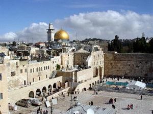 مفتي القدس يحذّر حكومة إسرائيل من المصادقة على قانون منع رفع الأذان عبر مكبرات الصوت 