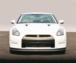 سيارة نيسان GT-R VVIP طراز العام 2012 تعرض للمرة الاولى على الملا في معرض العاب الكبار في الامارات﻿