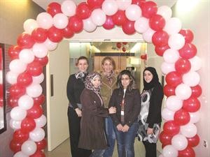 العمر مع المشاركات في الحملة

