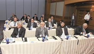 جاسم السعدون وفهد العثمان ودعصام العنزي وسمير الغربللي وباقي الحضور خلال فعاليات الملتقى	متين غوزال﻿