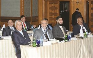 سمير الغربللي ودعصام العنزي وفهد العثمان وجاسم السعدون﻿