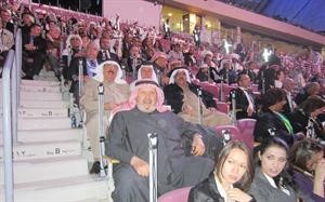 الزملاء فيصل القناعي وعدنان السيد وصادق بدر في حفل الافتتاح
