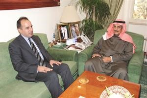 الشيخ دابراهيم الدعيج مستقبلا وائل جاد﻿