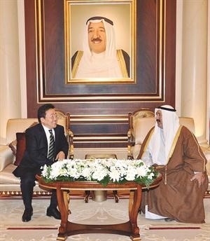 حديث بين الشيخ ناصر صباح الاحمد والرئيس تساخيا﻿