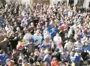 صورة بثها ناشطون على الانترنت لمظاهرة في بلدة ناحتة في درعا امس
