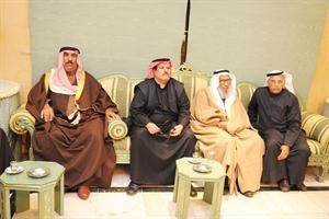 محمد الخليفة مع وجهاء الجهراء خلال استقباله لهم في ديوانه الاسبوعي قاسم باشا