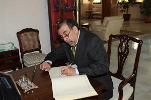  والسفير البوسني يعزي﻿