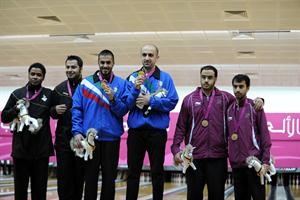 البطلان محمد كامل وجاسم درويش على منصة التتويج﻿