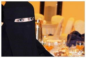 كاتبة سعودية تهدد بالاعتصام أمام وزارة الإعلام