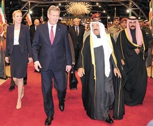 صاحب السمو الامير الشيخ صباح الاحمد لدى استقباله الرئيس الالماني كريستيان وولف بحضور سمو ولي العهد الشيخ نواف الاحمد