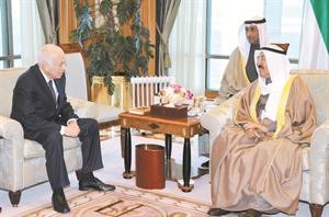 صاحب السمو الامير الشيخ صباح الاحمد مستقبلا دنبيل العربي﻿