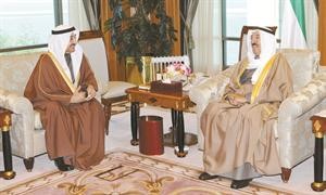 صاحب السمو الامير الشيخ صباح الاحمد مستقبلا جاسم الخرافي﻿