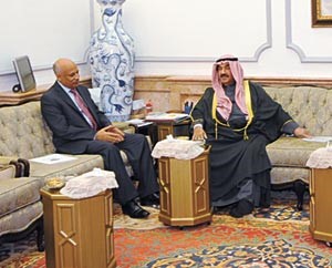 سمو الشيخ ناصر المحمد مستقبلا السفير عبدالكريم سليمان﻿