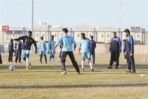 لاعبو الازرق في مواجهة اثبات الذات امام المنتخب العماني
