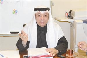 معبدالوهاب التركي متحدثا للصحافيين محمد ماهر
